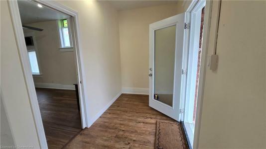 25 BRIDGEPORT ROAD E, Waterloo, Ontario N2L 2Y2, Canada