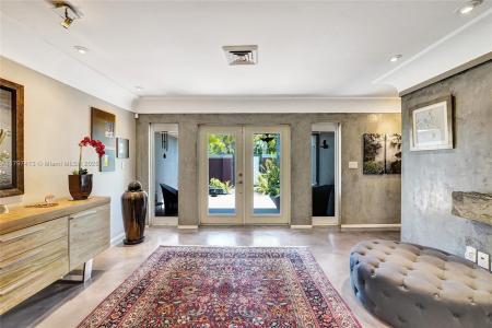 2213 NE 17th Ave, Wilton Manors, Florida 33305, USA