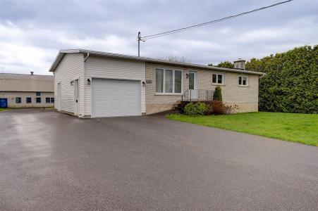 4765  Rue St-Pierre O., Saint-Hyacinthe, Quebec J2T 5G7, Canadá