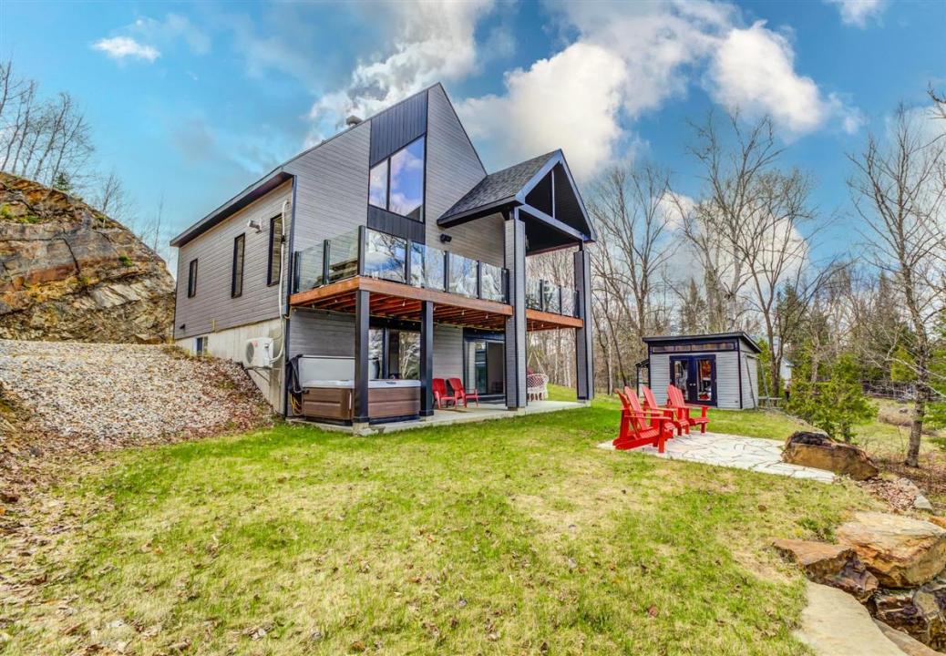 18  Ch. du Domaine-Grégoire, La Minerve, Quebec J0T 1S0, Canada