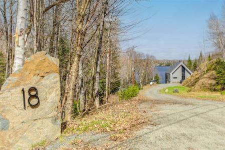 18  Ch. du Domaine-Grégoire, La Minerve, Quebec J0T 1S0, Canada