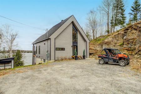 18  Ch. du Domaine-Grégoire, La Minerve, Quebec J0T 1S0, Canada