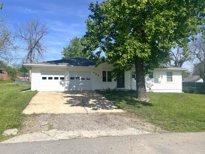 724 Emma St, Trenton, מיזורי 64683, ארצות הברית של אמריקה
