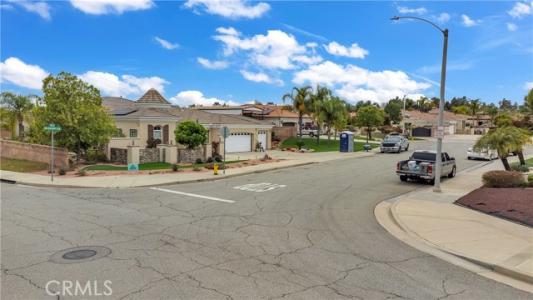 3 Moss Road, Riverside, California 92508