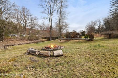 127 Beaver Drive, Harveys Lake, Pennsylvania 18618, USA