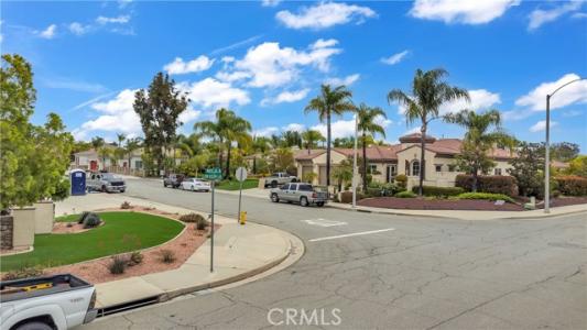 4 Moss Road, Riverside, California 92508
