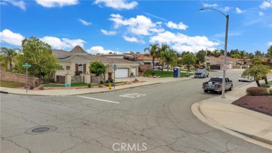 4 Moss Road, Riverside, California 92508