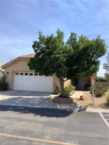 11253 Pleasant Hills Drive, Apple Valley, California 92308, USA