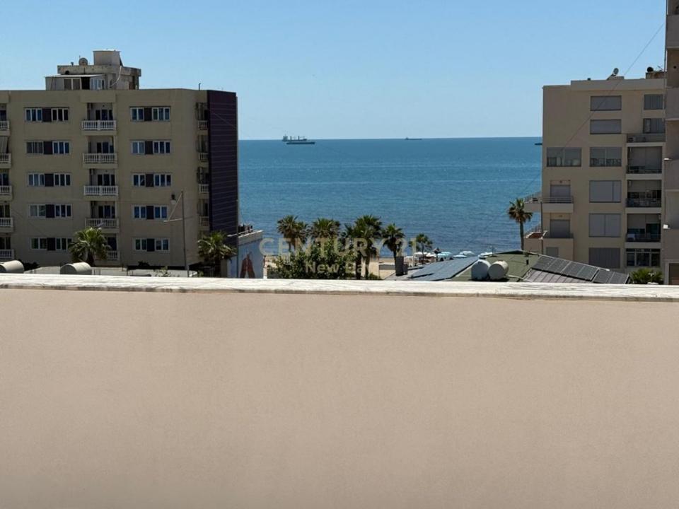 Plazh Rrota e Kuqe, Durrës, アルバニア