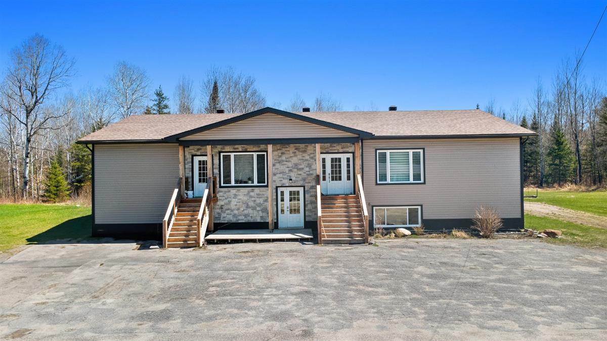 538-540  Route 105, Bois-Franc, Quebec J9E 3A9, Canada