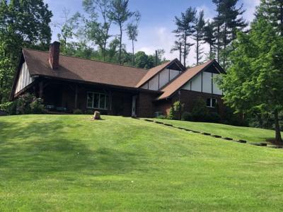 359 Boyce Dr., Chester, WV 26034, USA