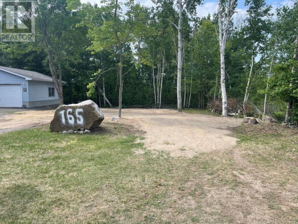 165 YOUNGFOX RD, Blind River, Ontario P0R 1B0, CANADÁ
