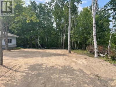 165 YOUNGFOX RD, Blind River, Ontario P0R 1B0, CANADÁ