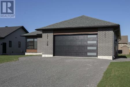 28 NOAH DR, Sault Ste. Marie, Ontario P6C 6E6, Canadá