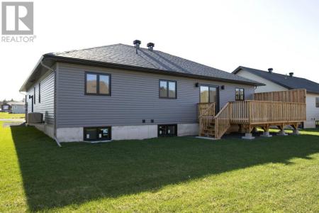 28 NOAH DR, Sault Ste. Marie, Ontario P6C 6E6, Canadá