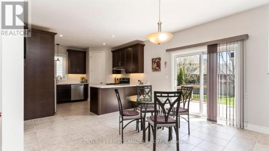 102 CAVERHILL CRESCENT, Middlesex Centre (komoka), Ontario N0L 1R0, Kanada