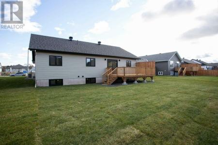 24 NOAH DR, Sault Ste. Marie, Ontario P6C 6E6, Kanada
