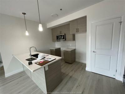 4785 WALKER ROAD, Windsor, オンタリオ N9G 0E3, カナダ