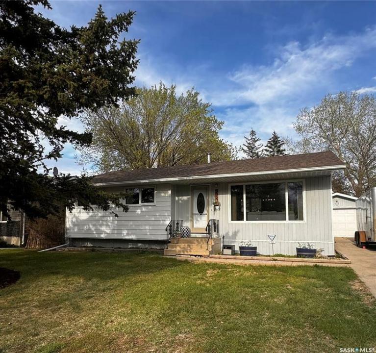 224 17TH STREET NE, Weyburn, 萨斯喀彻温省 S4H 2P2, 加拿大
