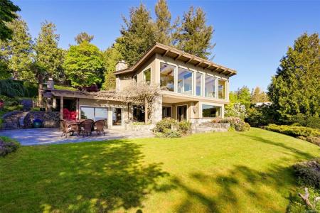 2248 ARBUTUS RD, Saanich, British Columbia V8N 1V3, Canada