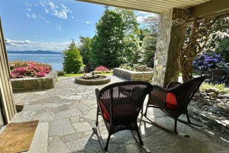 2248 ARBUTUS RD, Saanich, Britisch-Kolumbien V8N 1V3, Kanada