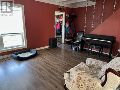 1217 2ND STREET, Estevan, Saskatchewan S4A 0M1, Canadá