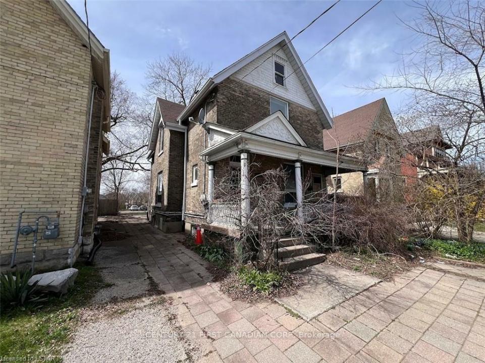 763 COLBORNE STREET, London East, Ontario N6A 3Z8, Canadá