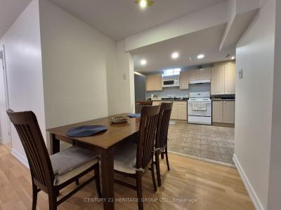 300 RHODES CIRCLE, Newmarket, Онтарио L3X 1V4, Канада