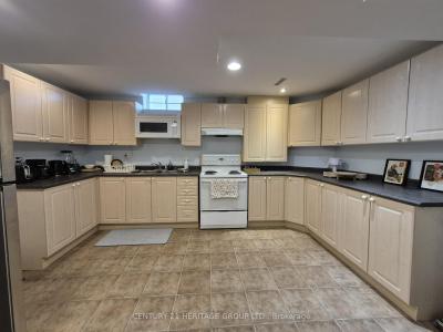 300 RHODES CIRCLE, Newmarket, Онтарио L3X 1V4, Канада