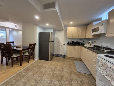 300 RHODES CIRCLE, Newmarket, Онтарио L3X 1V4, Канада