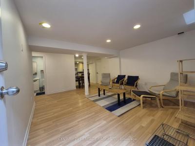 300 RHODES CIRCLE, Newmarket, Онтарио L3X 1V4, Канада
