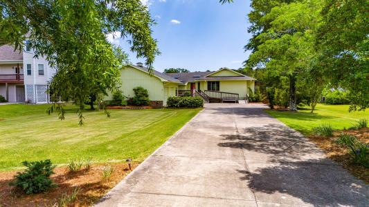 9203 Hornigold Avenue, Oriental, NC 28571, USA