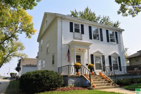 2932 Jackson Street, Sioux City, Iowa 51104