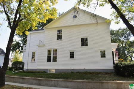 2932 Jackson Street, Sioux City, Iowa 51104