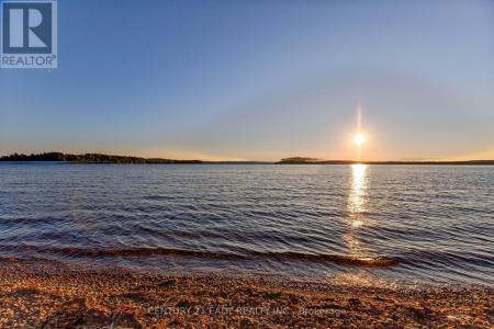 563 ISLAND VIEW DRIVE, North Algona Wilberforce, Ontario K0J 1X0, CANADÁ