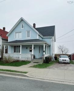 121 VICTORIA ST, Glace Bay, Nova Scotia B1A 2Z7, Canada