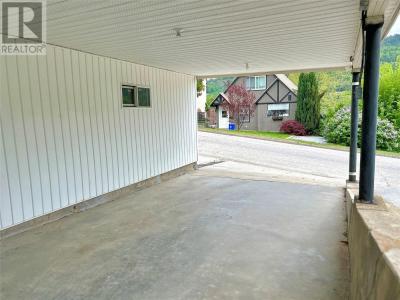 715 SHAKESPEARE STREET, Warfield, British Columbia V1R 2B3, Canada