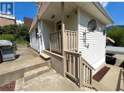 715 SHAKESPEARE STREET, Warfield, British Columbia V1R 2B3, Canada