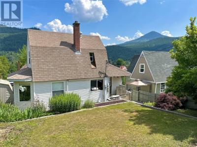 715 SHAKESPEARE STREET, Warfield, British Columbia V1R 2B3, Canada