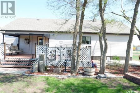 15 A AVENUE, Willow Bunch, Saskatchewan S0H 4K0, Canada