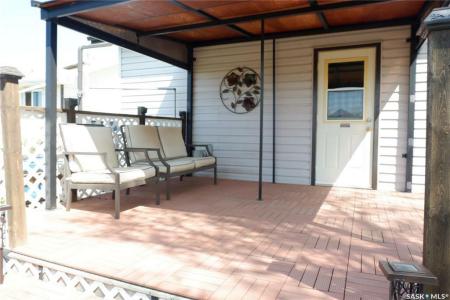 15 A AVENUE, Willow Bunch, Saskatchewan S0H 4K0, Canada