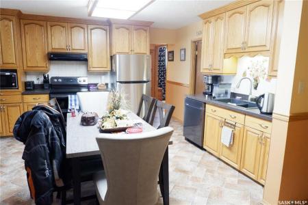 15 A AVENUE, Willow Bunch, Saskatchewan S0H 4K0, Canada