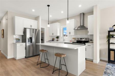 951 TRAEGER MANOR, Saskatoon, Saskatchewan S7V 1V8, Canada
