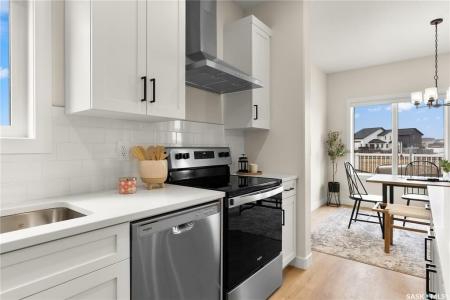 951 TRAEGER MANOR, Saskatoon, Saskatchewan S7V 1V8, Canada