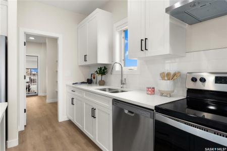 951 TRAEGER MANOR, Saskatoon, Saskatchewan S7V 1V8, Canada