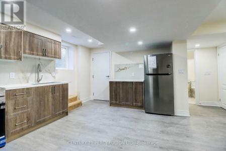 18 ROSSWELL DRIVE, Clarington (courtice), Ontario L1E 3H7, Canada