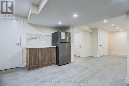 18 ROSSWELL DRIVE, Clarington (courtice), Ontario L1E 3H7, Canada