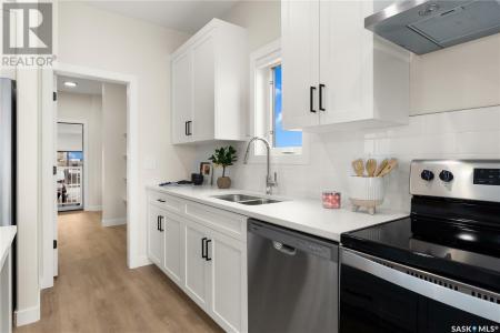 951 TRAEGER MANOR, Saskatoon, Saskatchewan S7V 1V8, Canada
