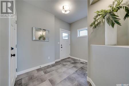 939 TRAEGER MANOR, Saskatoon, Saskatchewan S7V 1V8, Canada
