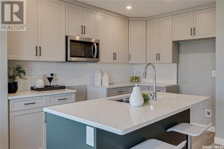 939 TRAEGER MANOR, Saskatoon, Saskatchewan S7V 1V8, Canada